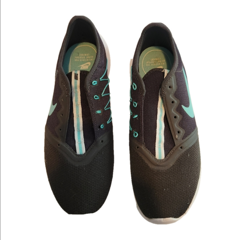 Women's Nike Viale Tech Racer